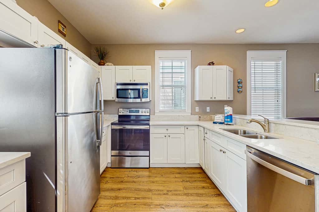 Welcoming Cottage with Hot Tub - 1 Mile to Windmark Beach