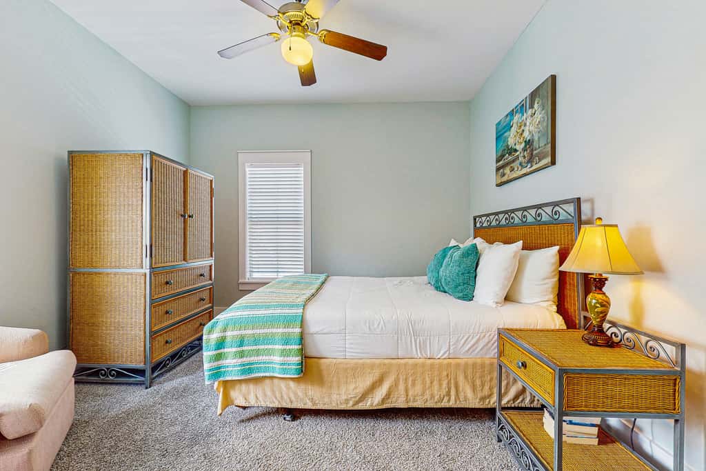 Welcoming Cottage with Hot Tub - 1 Mile to Windmark Beach