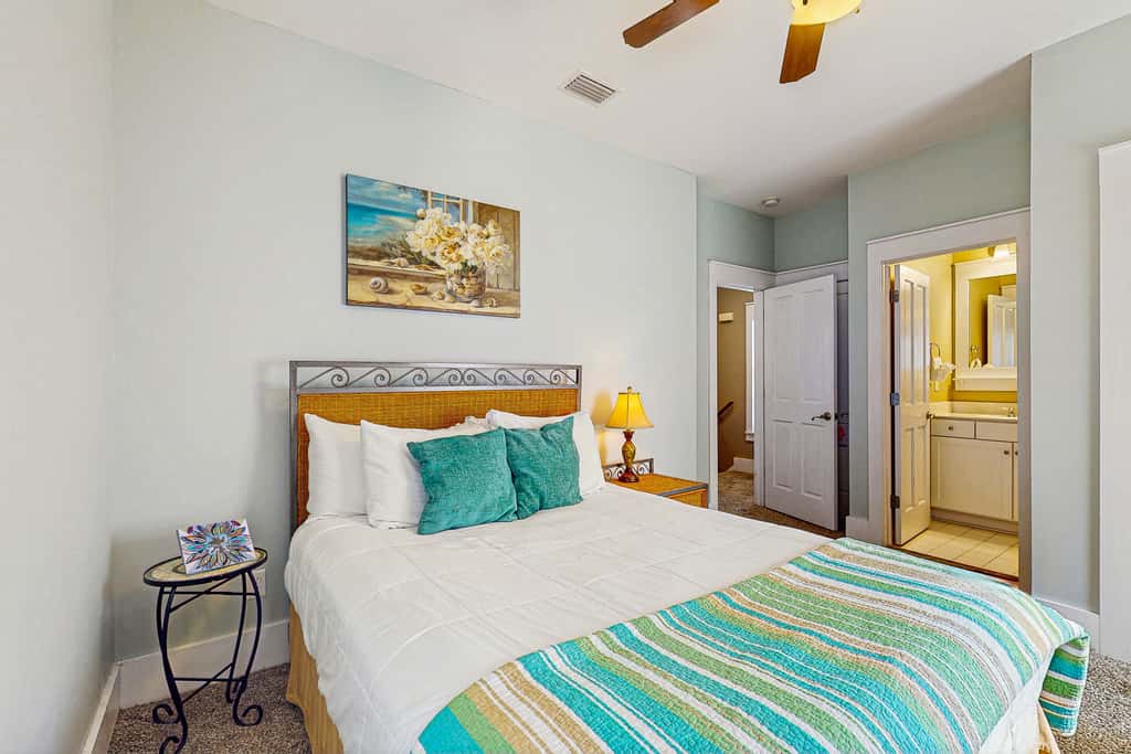Welcoming Cottage with Hot Tub - 1 Mile to Windmark Beach