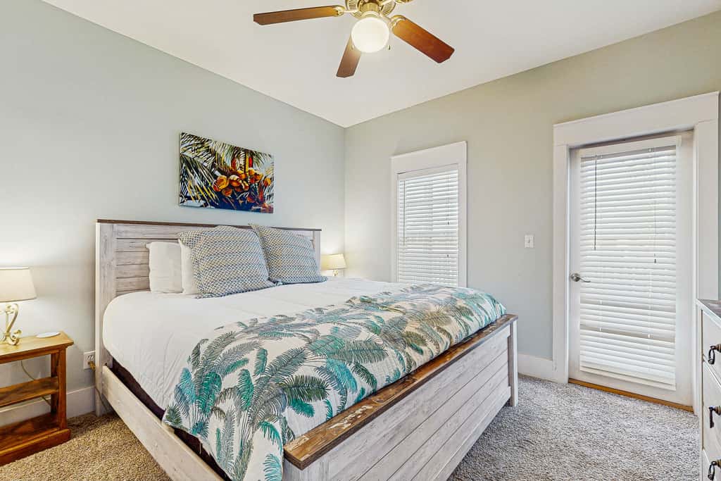 Welcoming Cottage with Hot Tub - 1 Mile to Windmark Beach