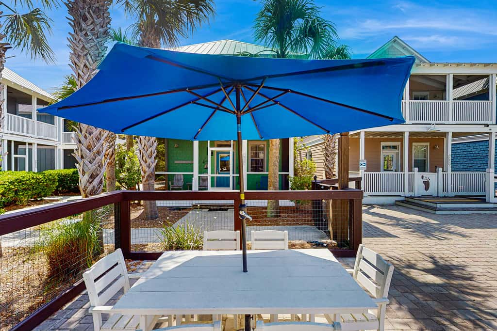 Welcoming Cottage with Hot Tub - 1 Mile to Windmark Beach