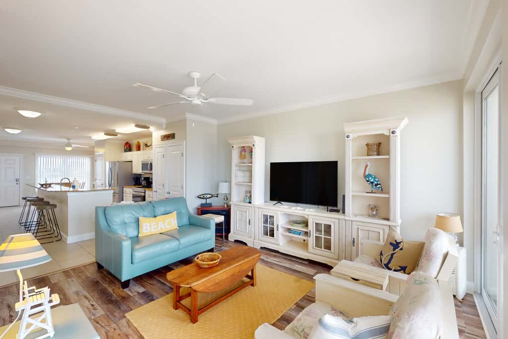 Waterfront condo with pool, hot tub, furnished lanai, fireplace & chic furniture