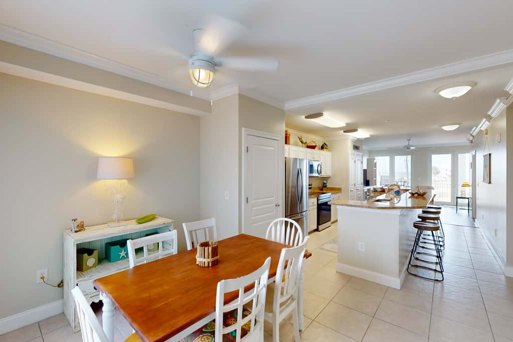 Waterfront condo with pool, hot tub, furnished lanai, fireplace & chic furniture