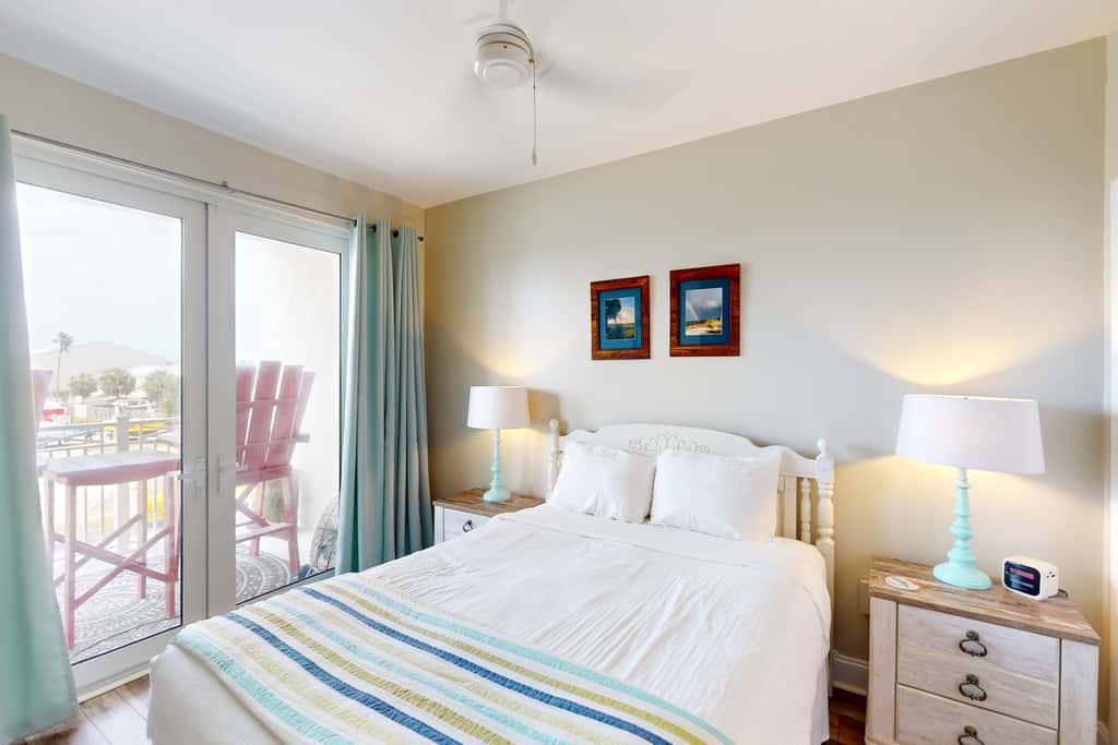 Waterfront condo with pool, hot tub, furnished lanai, fireplace & chic furniture