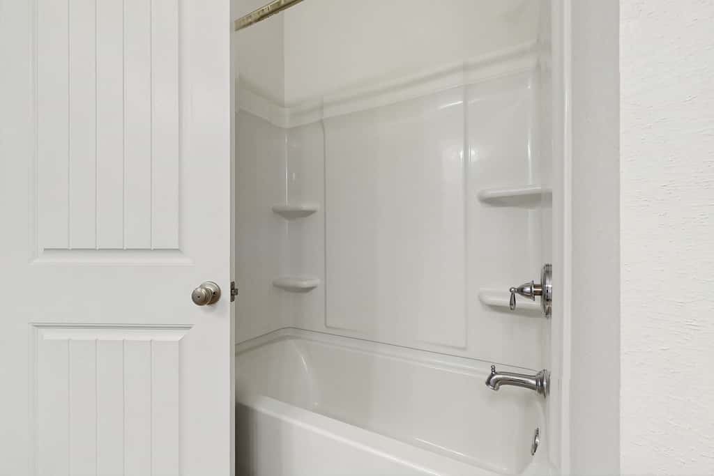 Beachy retreat within easy walking distance to pool, beach access & restaurants