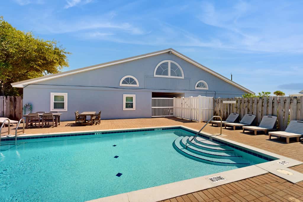 Classic Beach Condo with a Shared Pool, Loft, & Grill - Walk to the Beach