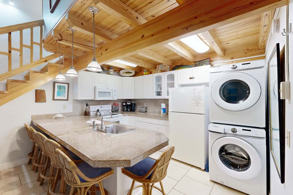 Classic Beach Condo with a Shared Pool, Loft, & Grill - Walk to the Beach