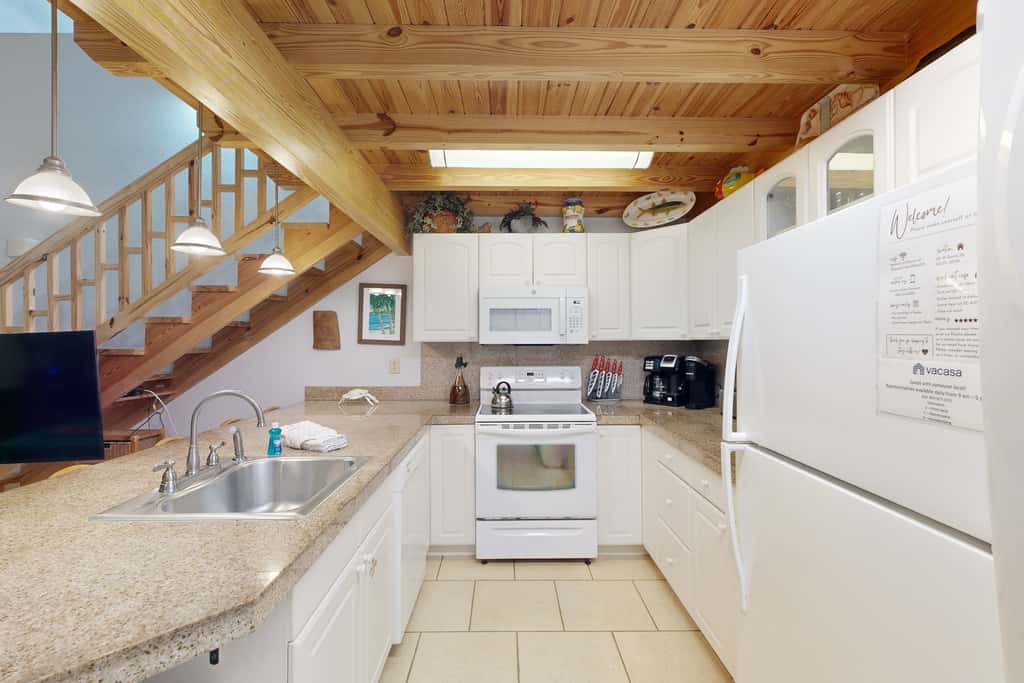 Classic Beach Condo with a Shared Pool, Loft, & Grill - Walk to the Beach