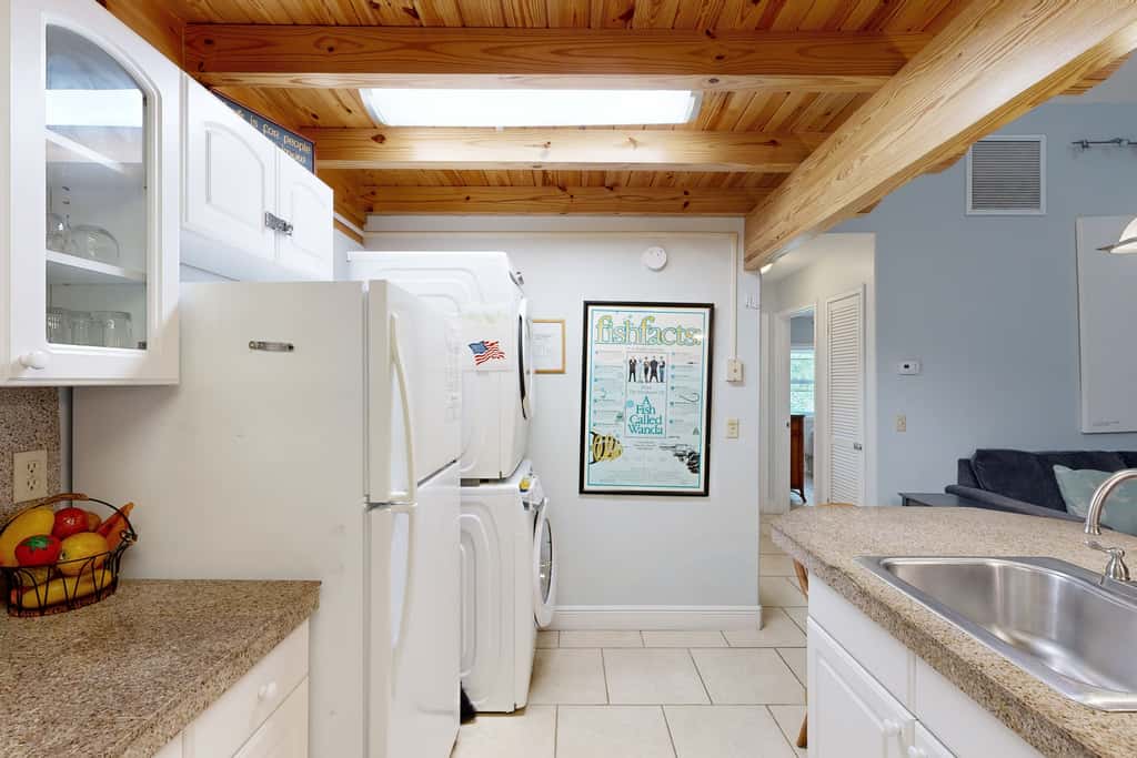 Classic Beach Condo with a Shared Pool, Loft, & Grill - Walk to the Beach