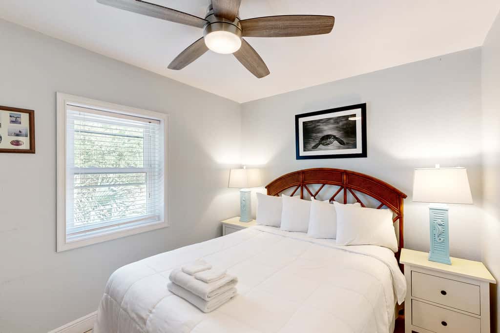 Classic Beach Condo with a Shared Pool, Loft, & Grill - Walk to the Beach