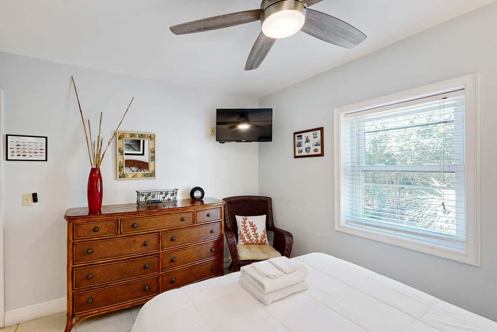 Classic Beach Condo with a Shared Pool, Loft, & Grill - Walk to the Beach
