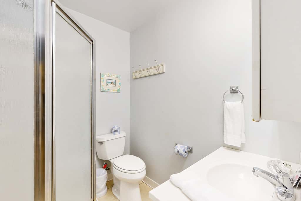 Classic Beach Condo with a Shared Pool, Loft, & Grill - Walk to the Beach
