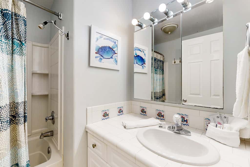 Classic Beach Condo with a Shared Pool, Loft, & Grill - Walk to the Beach