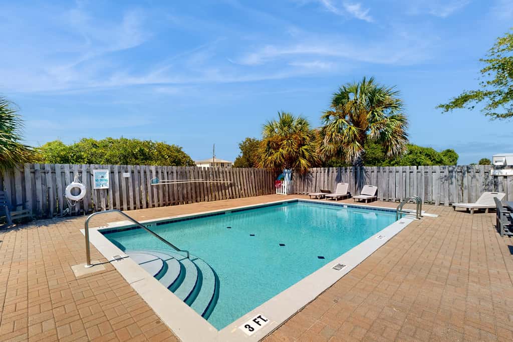 Classic Beach Condo with a Shared Pool, Loft, & Grill - Walk to the Beach