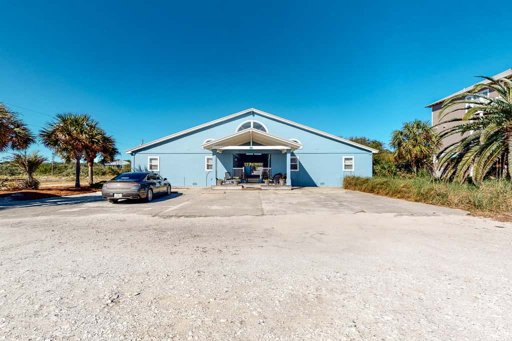 Classic Beach Condo with a Shared Pool, Loft, & Grill - Walk to the Beach