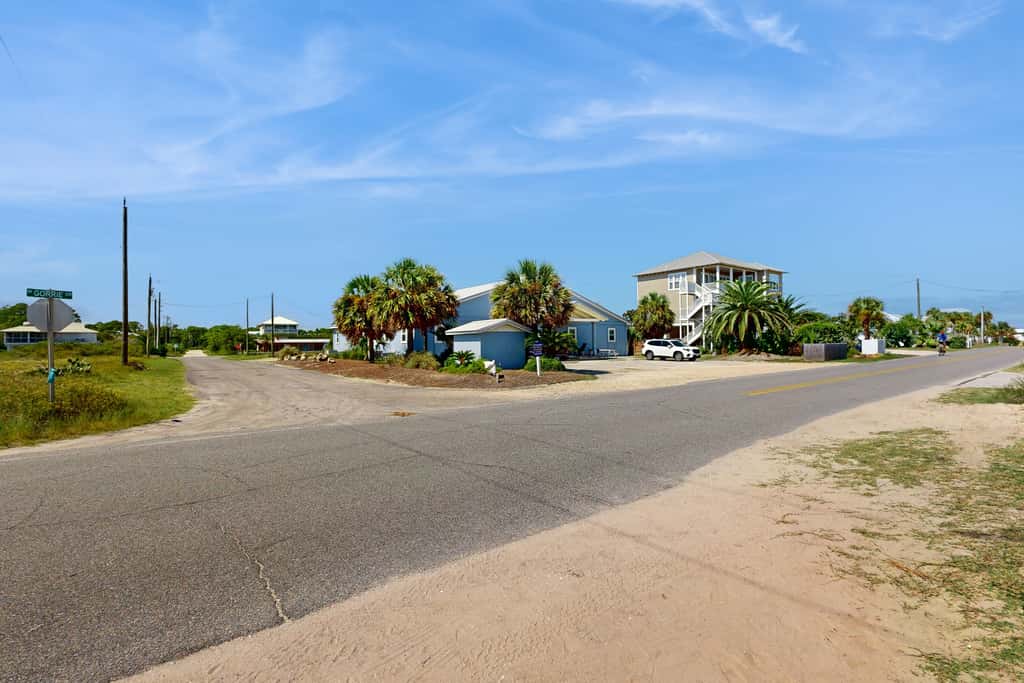 Classic Beach Condo with a Shared Pool, Loft, & Grill - Walk to the Beach