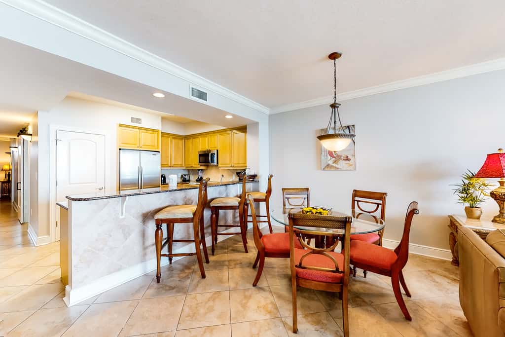 3rd-floor gulf front condo with WiFi, splash pad, & beach equipment rental