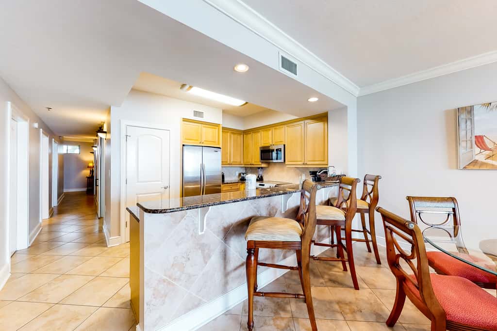 3rd-floor gulf front condo with WiFi, splash pad, & beach equipment rental