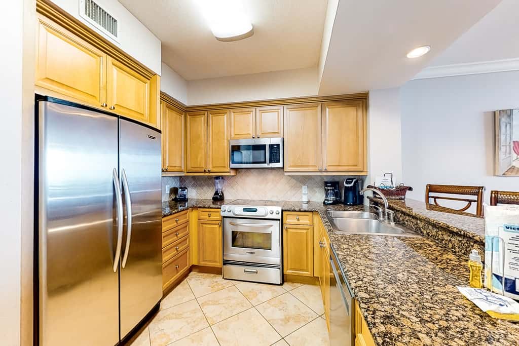 3rd-floor gulf front condo with WiFi, splash pad, & beach equipment rental