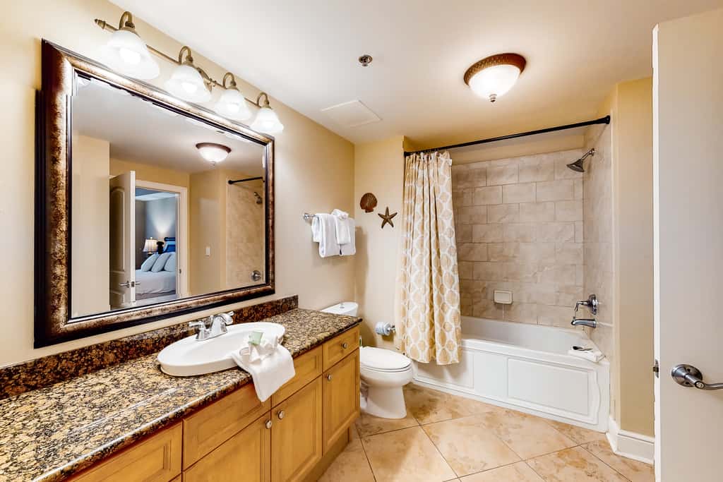 3rd-floor gulf front condo with WiFi, splash pad, & beach equipment rental