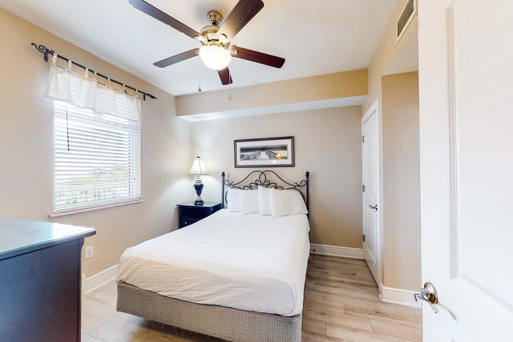 3rd-floor gulf front condo with WiFi, splash pad, & beach equipment rental