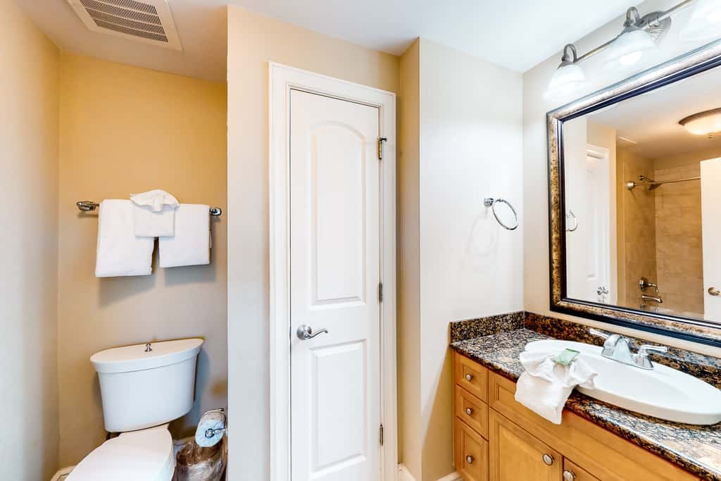 3rd-floor gulf front condo with WiFi, splash pad, & beach equipment rental