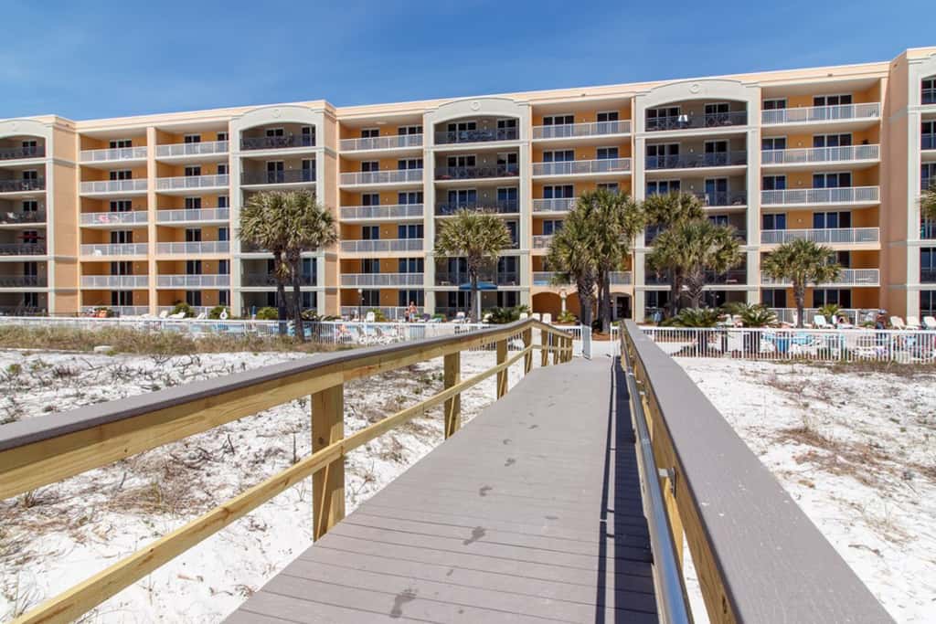3rd-floor gulf front condo with WiFi, splash pad, & beach equipment rental