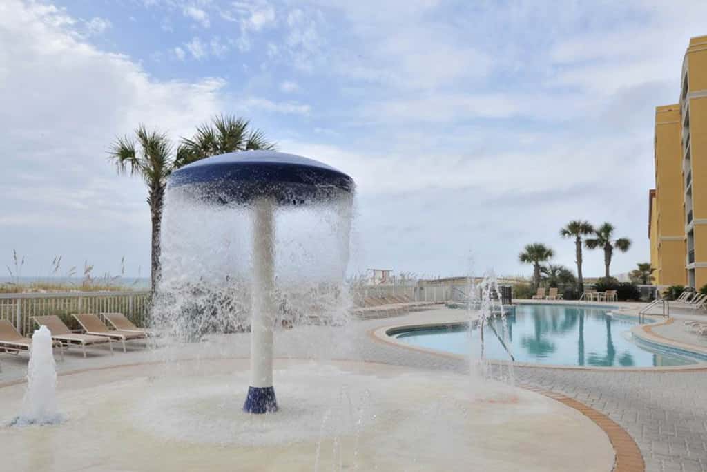 3rd-floor gulf front condo with WiFi, splash pad, & beach equipment rental