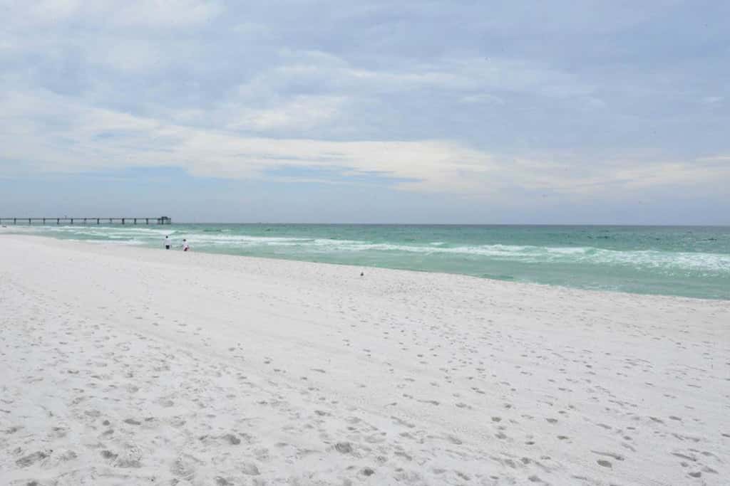 3rd-floor gulf front condo with WiFi, splash pad, & beach equipment rental