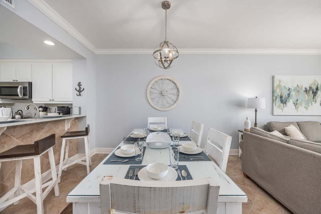 5th Floor Condo with Pools Onsite, Nearby Activities, Shops, Restaurants