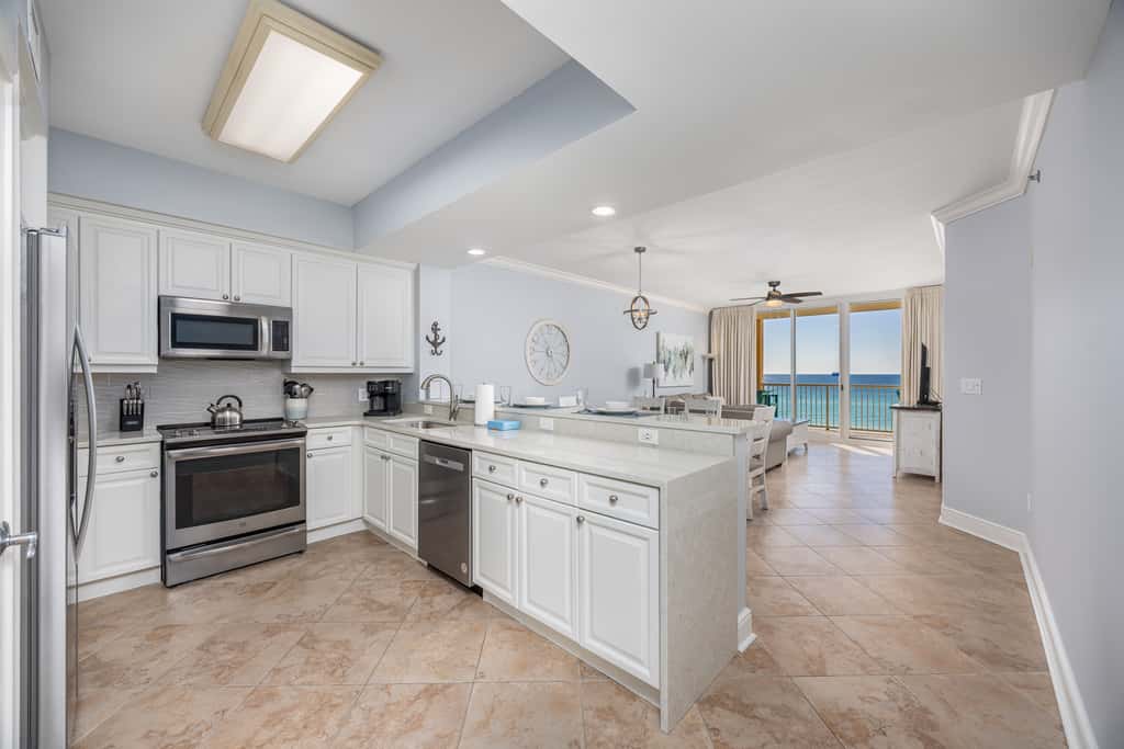 5th Floor Condo with Pools Onsite, Nearby Activities, Shops, Restaurants