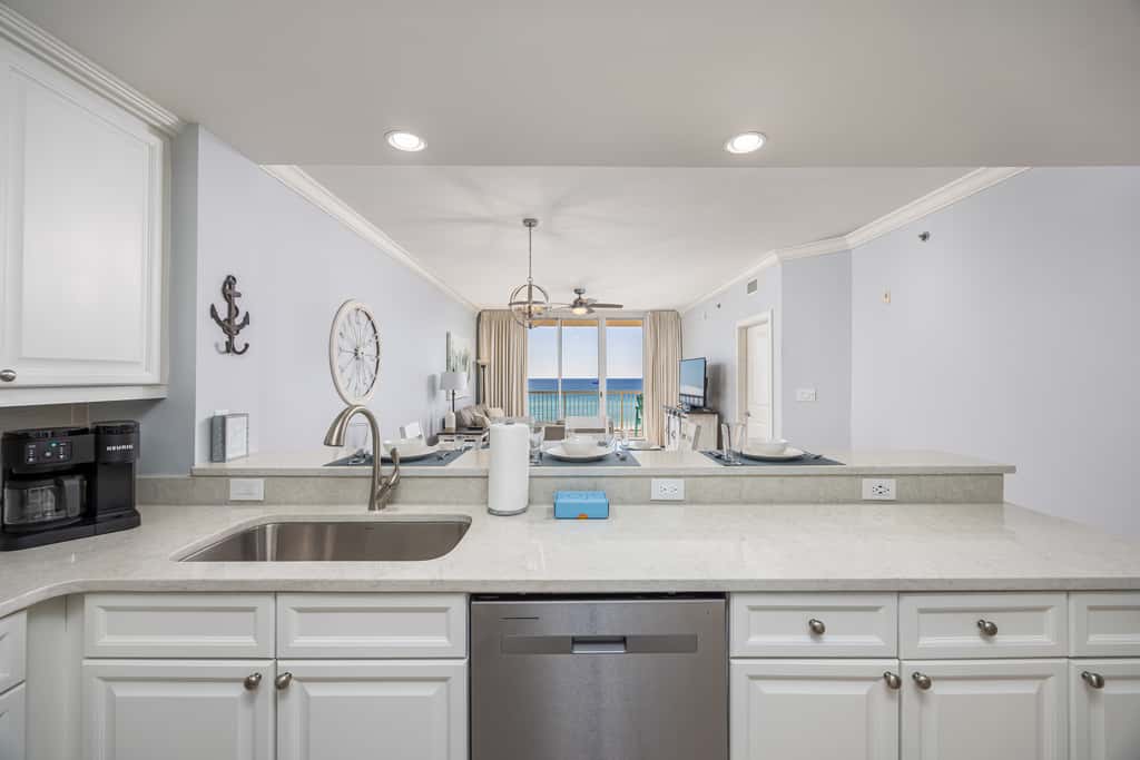 5th Floor Condo with Pools Onsite, Nearby Activities, Shops, Restaurants