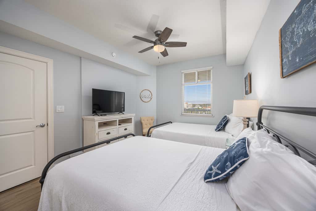 5th Floor Condo with Pools Onsite, Nearby Activities, Shops, Restaurants