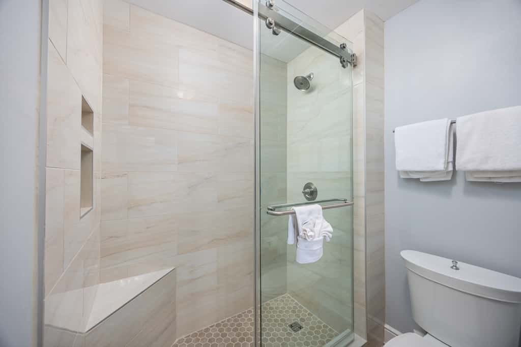 5th Floor Condo with Pools Onsite, Nearby Activities, Shops, Restaurants