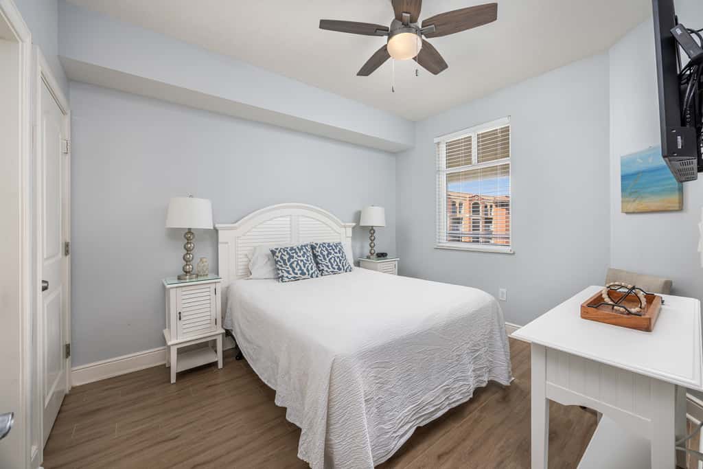 5th Floor Condo with Pools Onsite, Nearby Activities, Shops, Restaurants