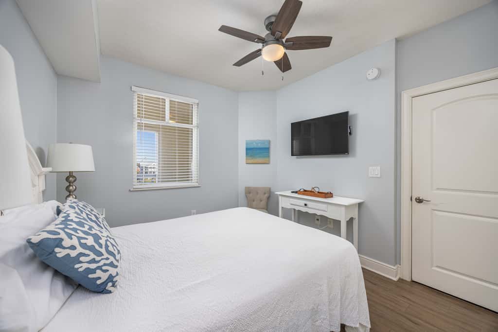 5th Floor Condo with Pools Onsite, Nearby Activities, Shops, Restaurants