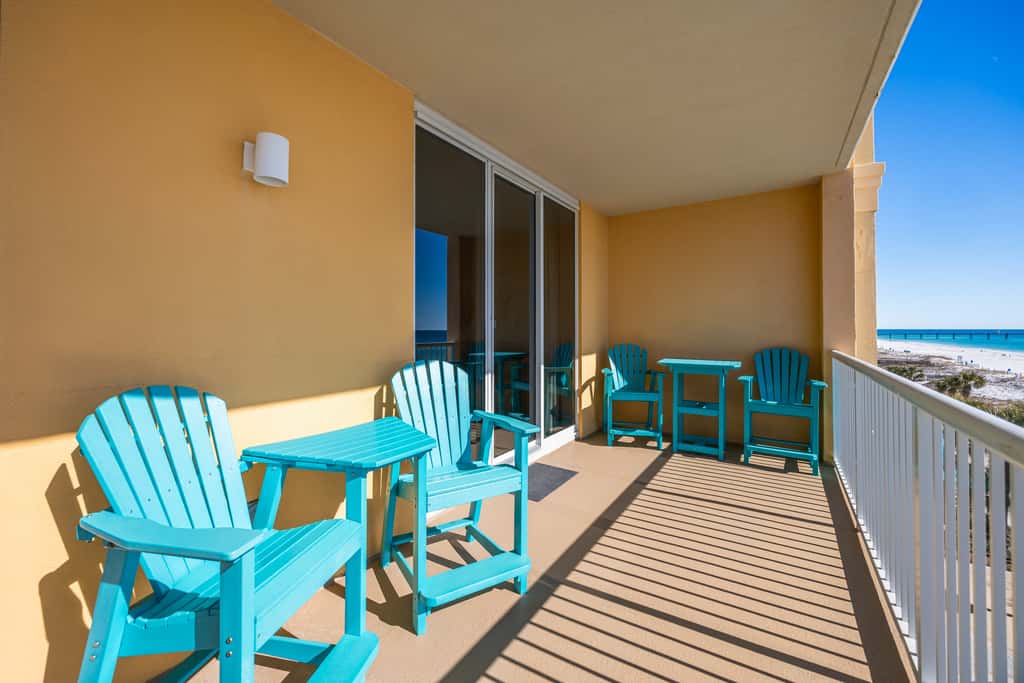 5th Floor Condo with Pools Onsite, Nearby Activities, Shops, Restaurants