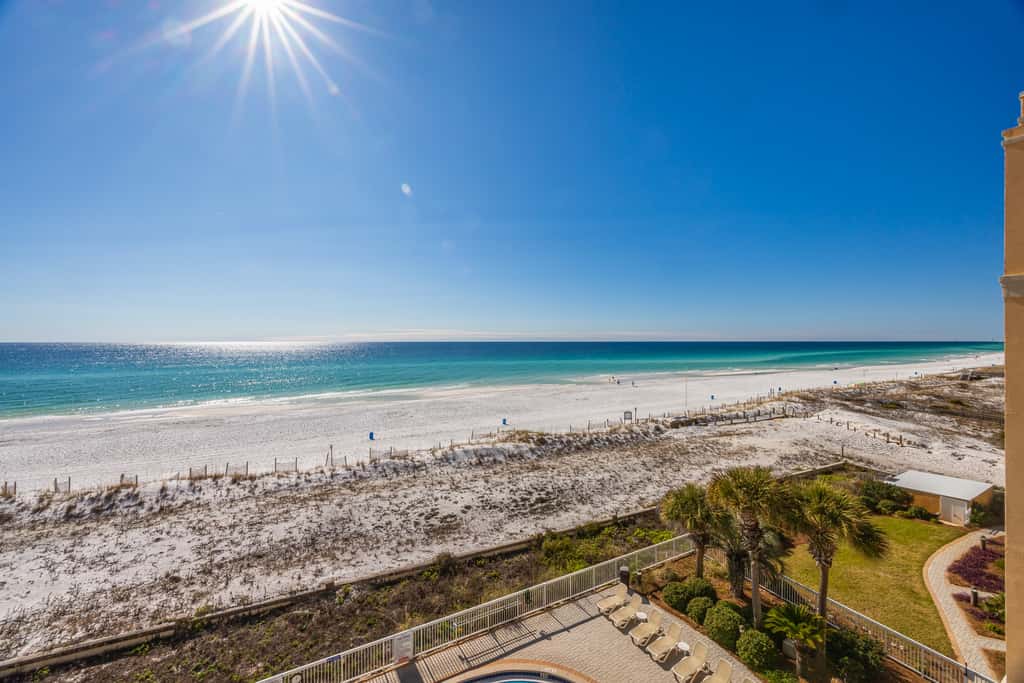 5th Floor Condo with Pools Onsite, Nearby Activities, Shops, Restaurants