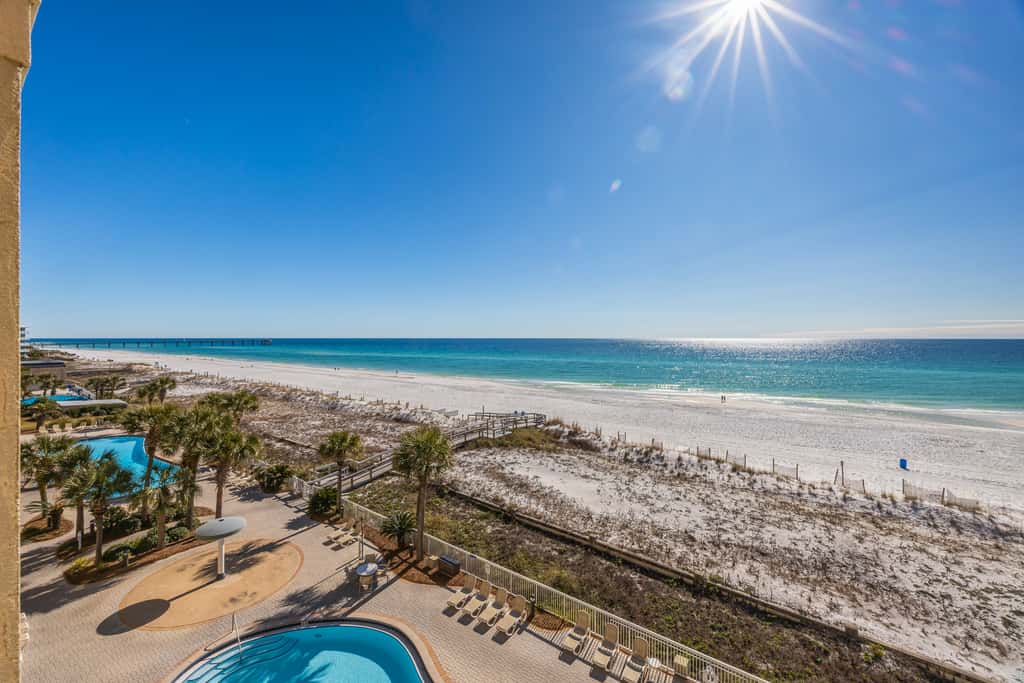 5th Floor Condo with Pools Onsite, Nearby Activities, Shops, Restaurants