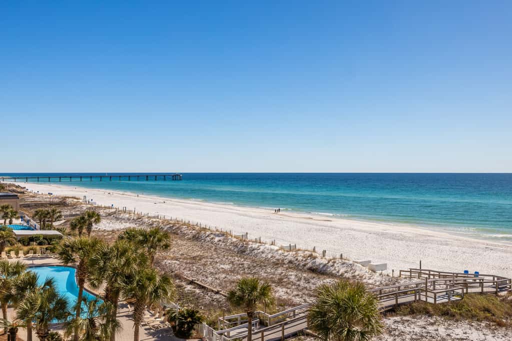 5th Floor Condo with Pools Onsite, Nearby Activities, Shops, Restaurants