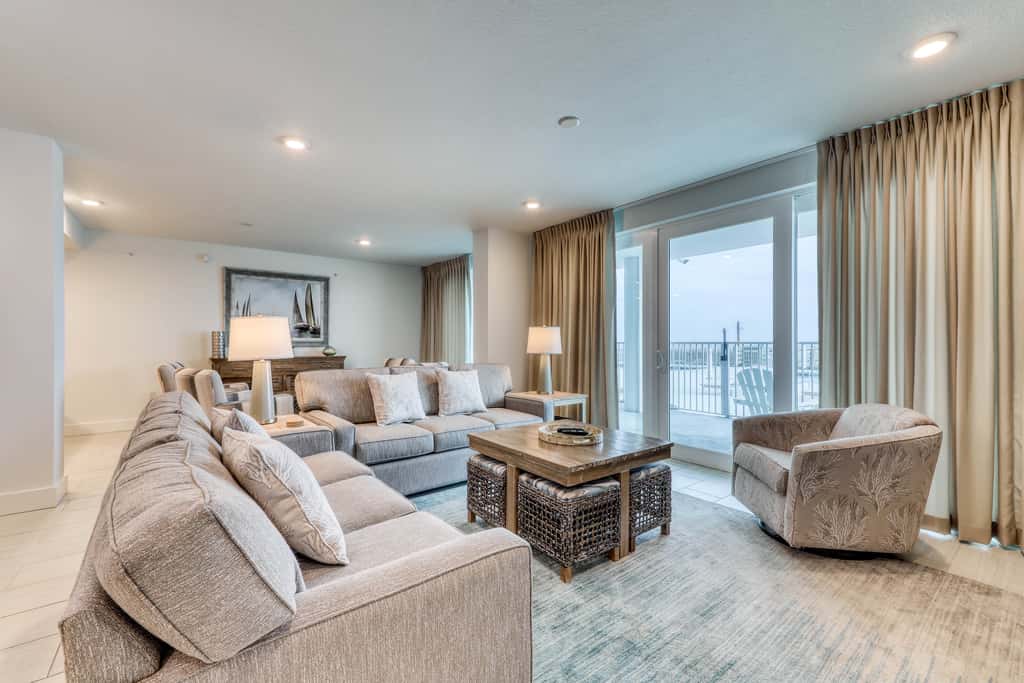 Blu 105 - Gulf-front condo with pools and seasonal beach service in a gated community