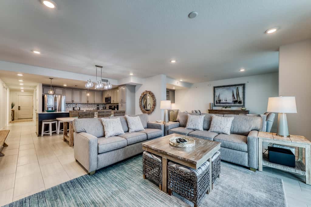 Blu 105 - Gulf-front condo with pools and seasonal beach service in a gated community