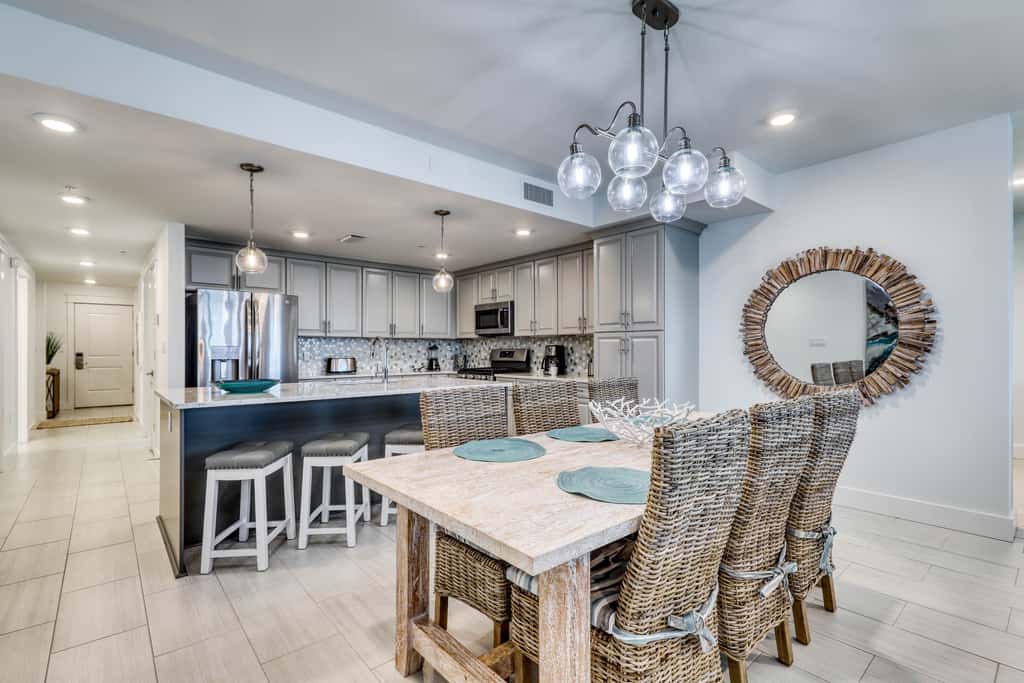 Blu 105 - Gulf-front condo with pools and seasonal beach service in a gated community