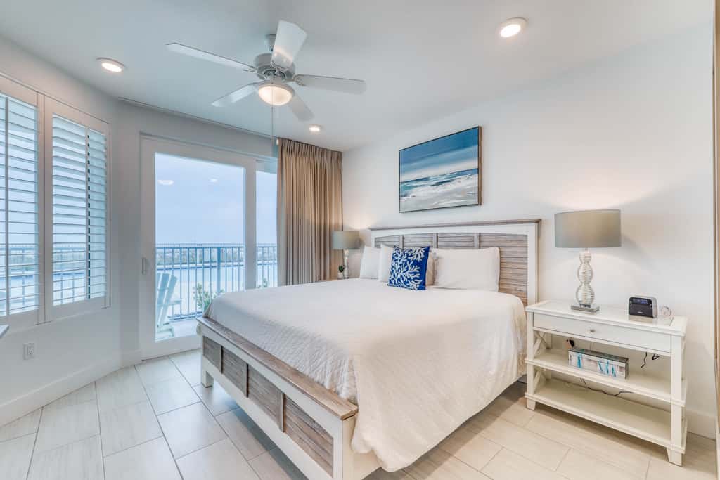 Blu 105 - Gulf-front condo with pools and seasonal beach service in a gated community