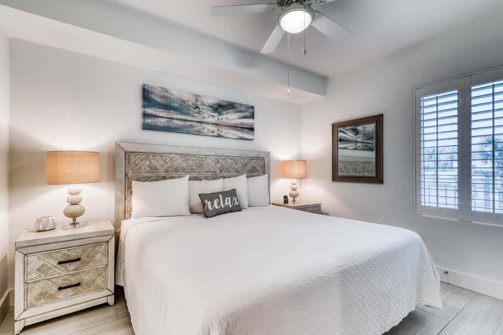 Blu 105 - Gulf-front condo with pools and seasonal beach service in a gated community