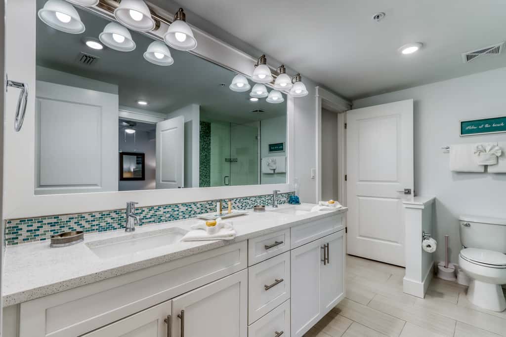 Blu 105 - Gulf-front condo with pools and seasonal beach service in a gated community