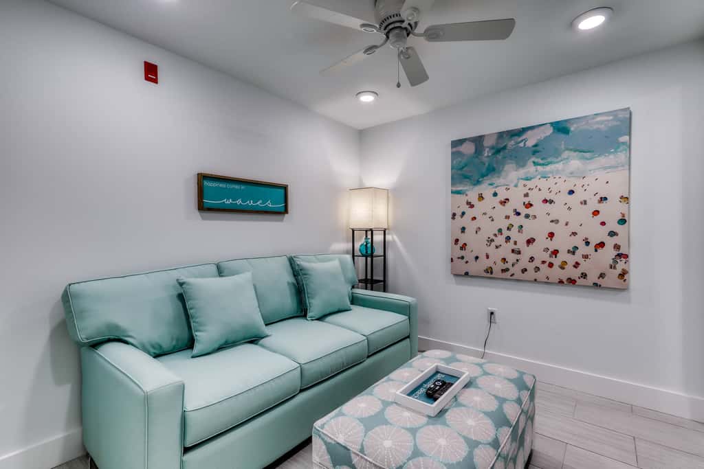 Blu 105 - Gulf-front condo with pools and seasonal beach service in a gated community