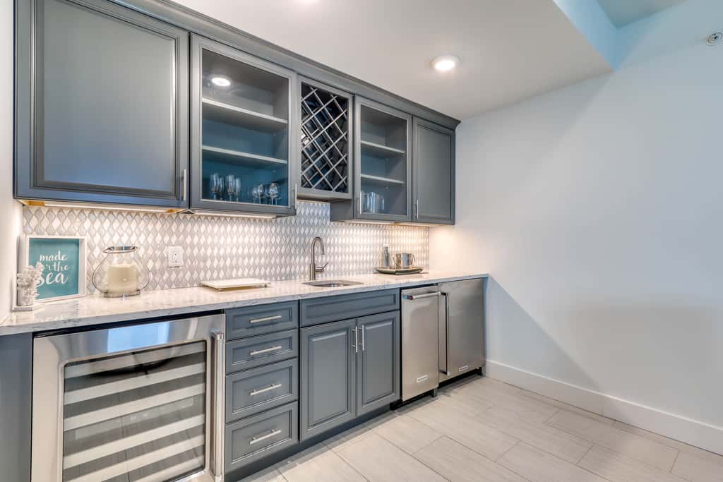 Blu 105 - Gulf-front condo with pools and seasonal beach service in a gated community