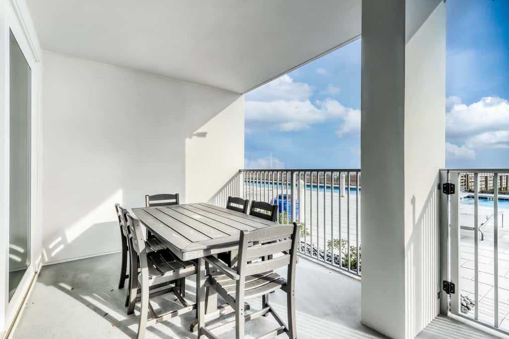 Blu 105 - Gulf-front condo with pools and seasonal beach service in a gated community