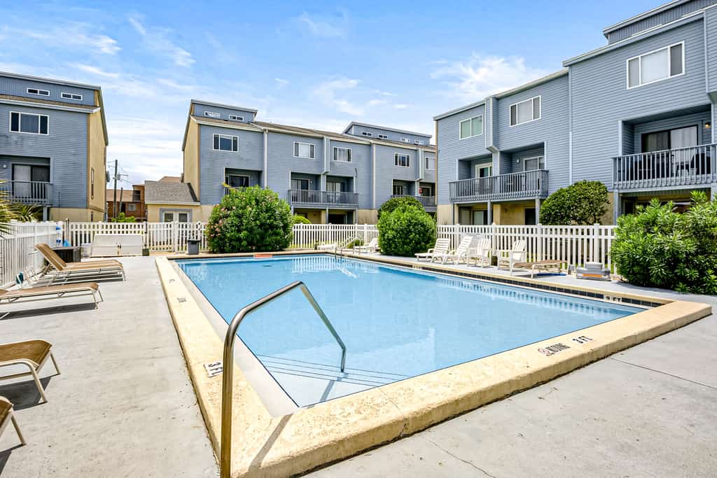Commodore's Landing 208